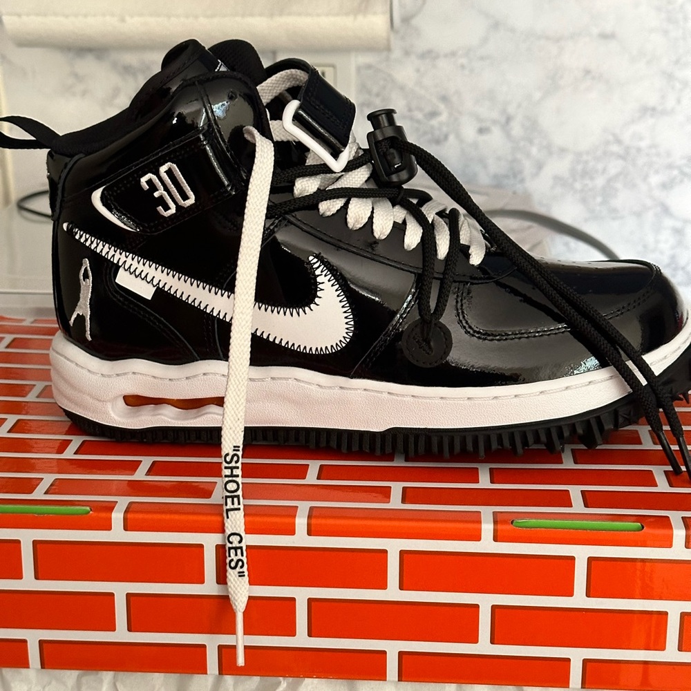 Brand new pair off Nike Off Whites the Rasheed Wallace edition